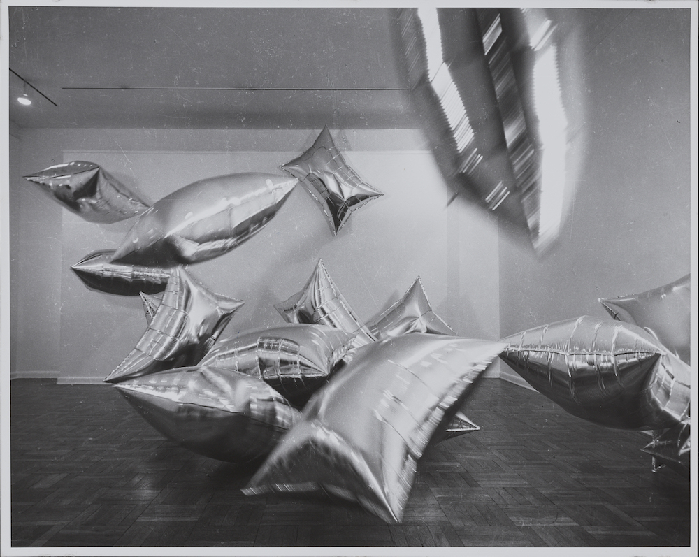 Andy Warhol, Silver Clouds at Leo Castelli, 1966. Gelatin silver print, 6 7/8 x 10 in. Archives of American Art, Smithsonian Institution, Washington D.C. © The Andy Warhol Foundation for the Visual Arts, Inc. / Artists Rights Society (ARS), New York.